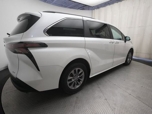Used 2025 Toyota Sienna XLE FWD image 37