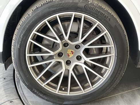 Certified 2023 Porsche Cayenne Platinum Edition AWD/4WD image 11
