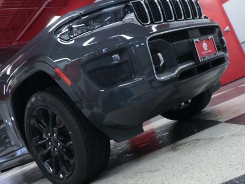 Used 2024 Jeep Grand Cherokee L Overland w/ Advanced Protech Group III AWD/4WD image 40