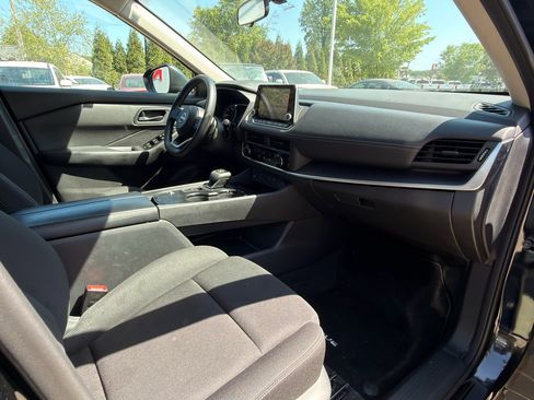 Used 2024 Nissan Rogue S FWD image 13