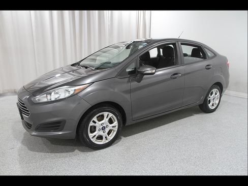 Used 2015 Ford Fiesta SE FWD image 3
