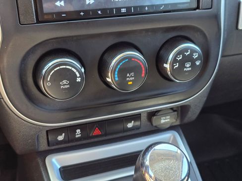 Used 2017 Jeep Compass Latitude FWD image 24