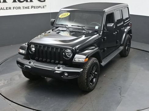 Used 2023 Jeep Wrangler Unlimited Sahara AWD/4WD image 45