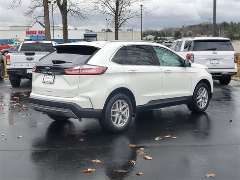 Certified 2024 Ford Edge SEL w/ Convenience Package image 3