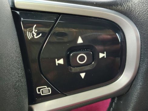 Certified 2022 Volvo XC90 T5 Momentum w/ Climate Package image 14