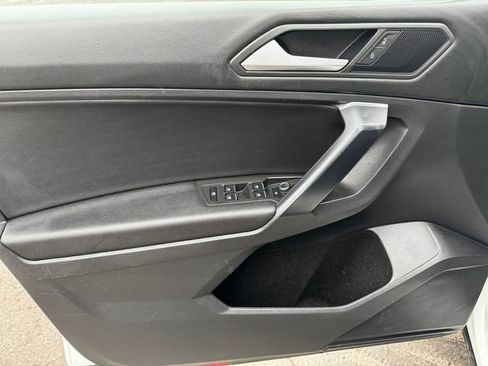 Used 2021 Volkswagen Tiguan SE image 22