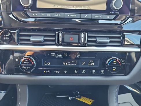 Used 2025 Nissan Pathfinder SV FWD image 29