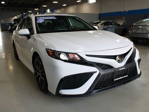 Used 2023 Toyota Camry SE FWD image 4