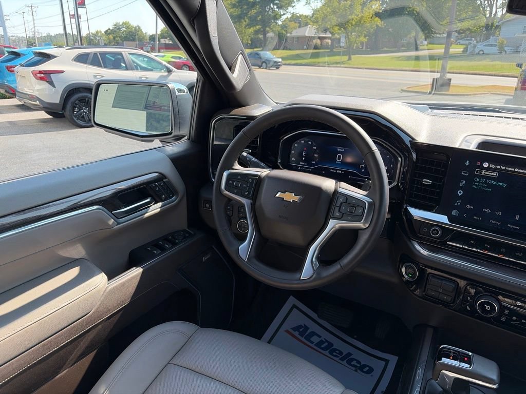 Used 2025 Chevrolet Silverado 1500 LTZ AWD/4WD image 16