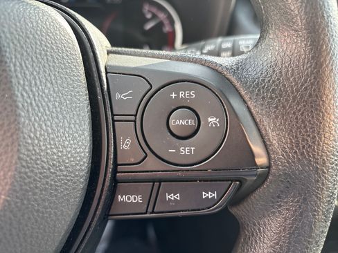 Used 2025 Toyota RAV4 XLE AWD/4WD image 20
