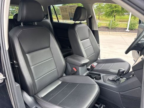Used 2021 Volkswagen Tiguan SE FWD image 34
