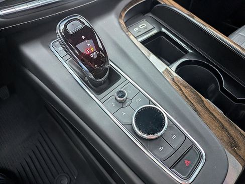 Certified 2024 Cadillac Escalade Premium Luxury Platinum AWD/4WD image 24