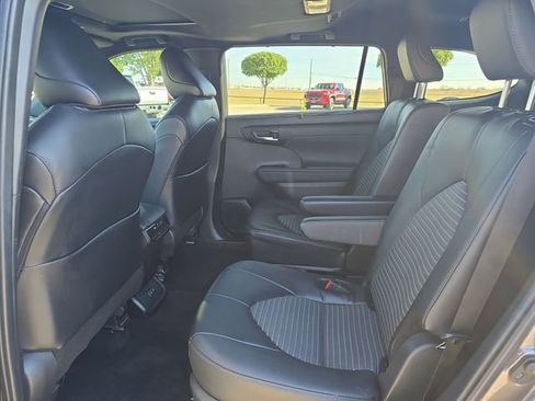 Used 2024 Toyota Highlander XSE image 15