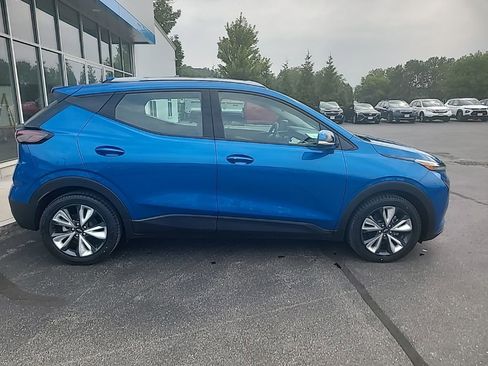 Certified 2023 Chevrolet Bolt EUV LT w/ Convenience Package image 6