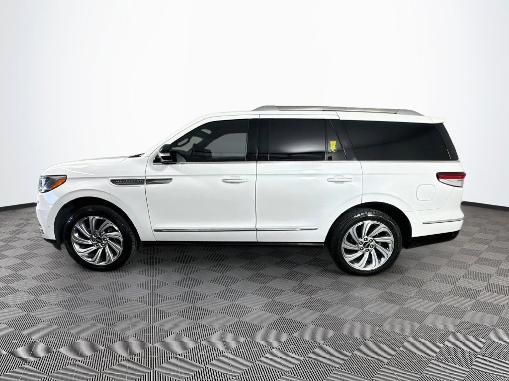 Used 2022 Lincoln Navigator Reserve RWD image 8