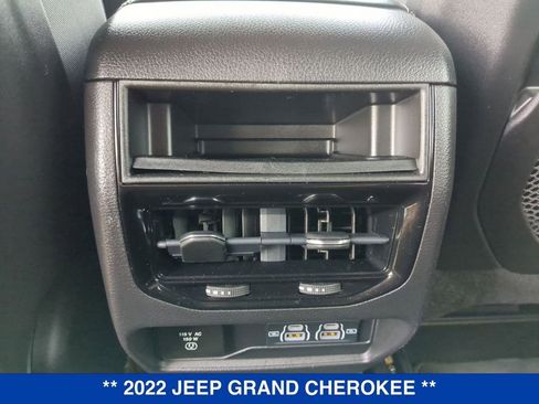 Used 2022 Jeep Grand Cherokee Altitude AWD/4WD image 18