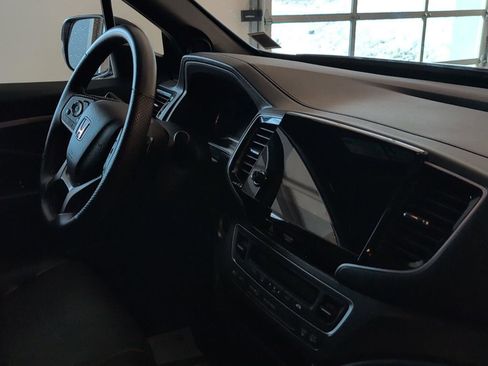 Used 2025 Honda Passport EX-L image 12