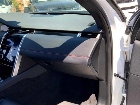 Certified 2022 Land Rover Discovery Sport SE R-Dynamic image 18