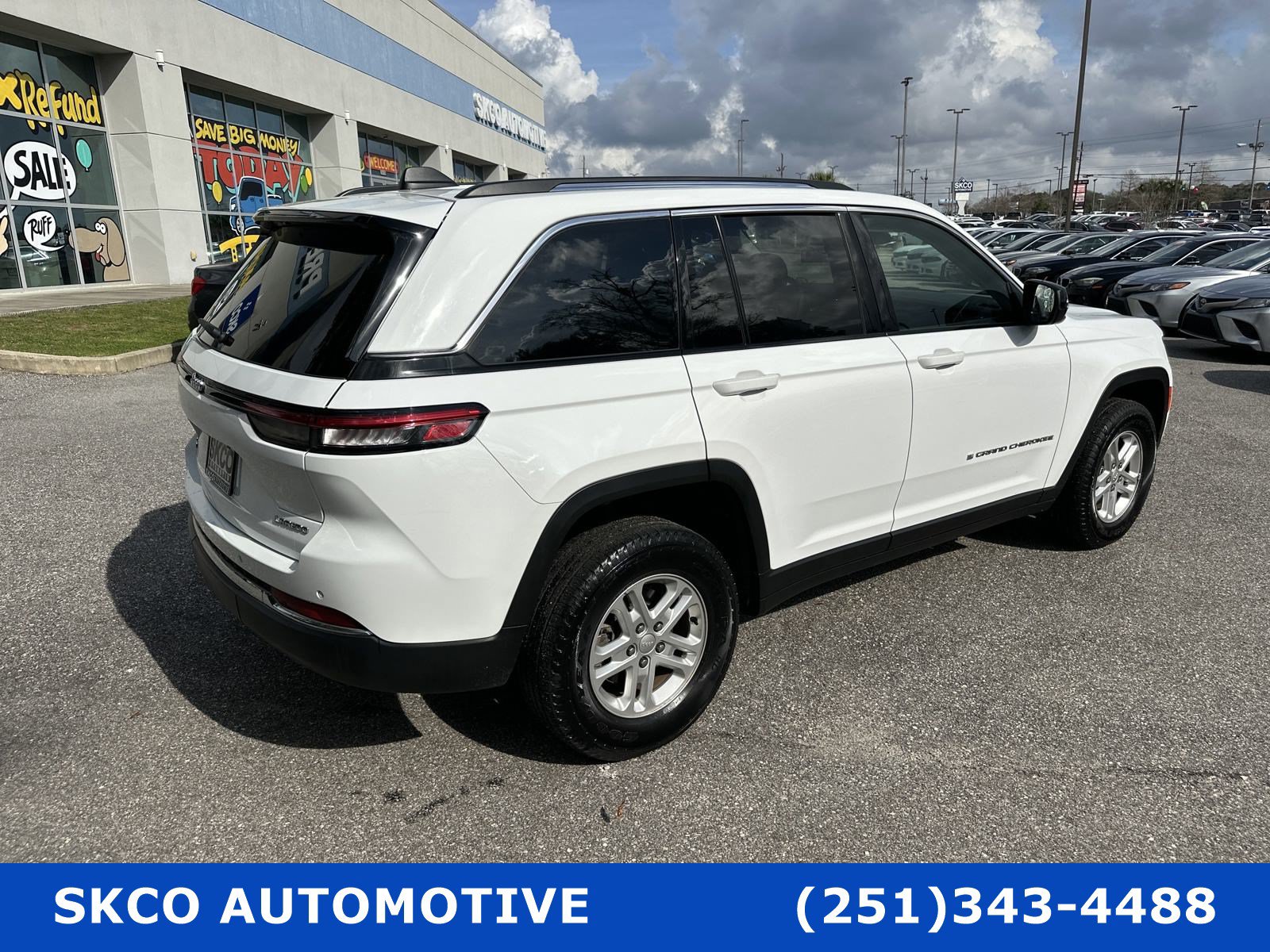Used 2022 Jeep Grand Cherokee Laredo AWD/4WD image 5