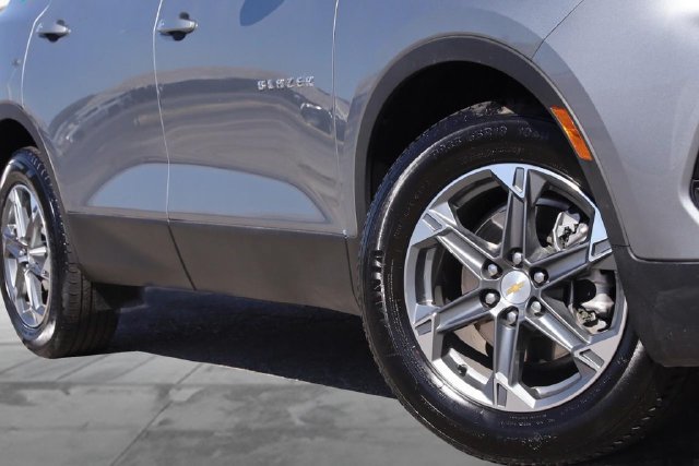Used 2025 Chevrolet Blazer LT AWD/4WD image 3