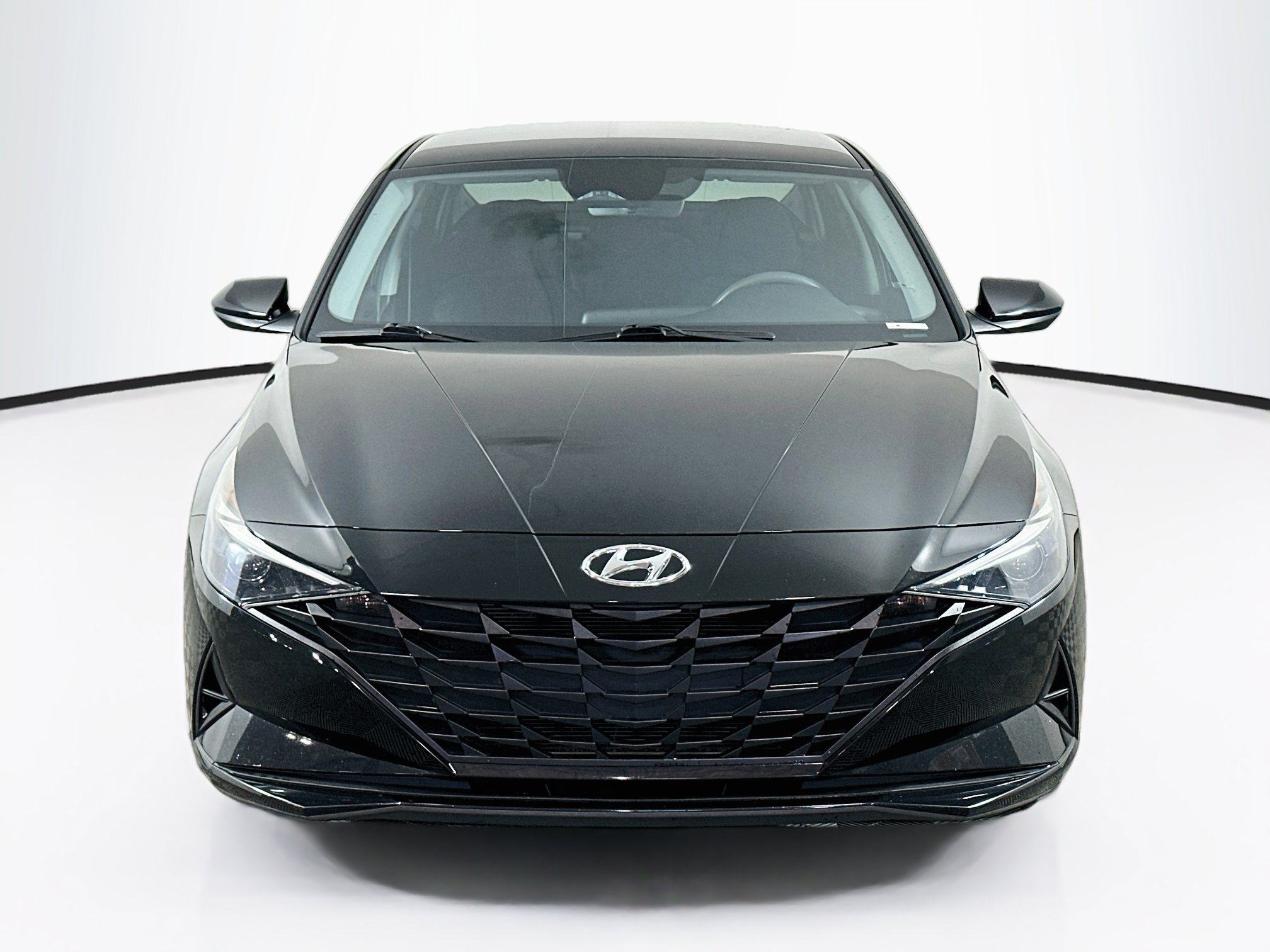 Used 2023 Hyundai Elantra SEL w/ Preferred Accessory Package FWD image 2
