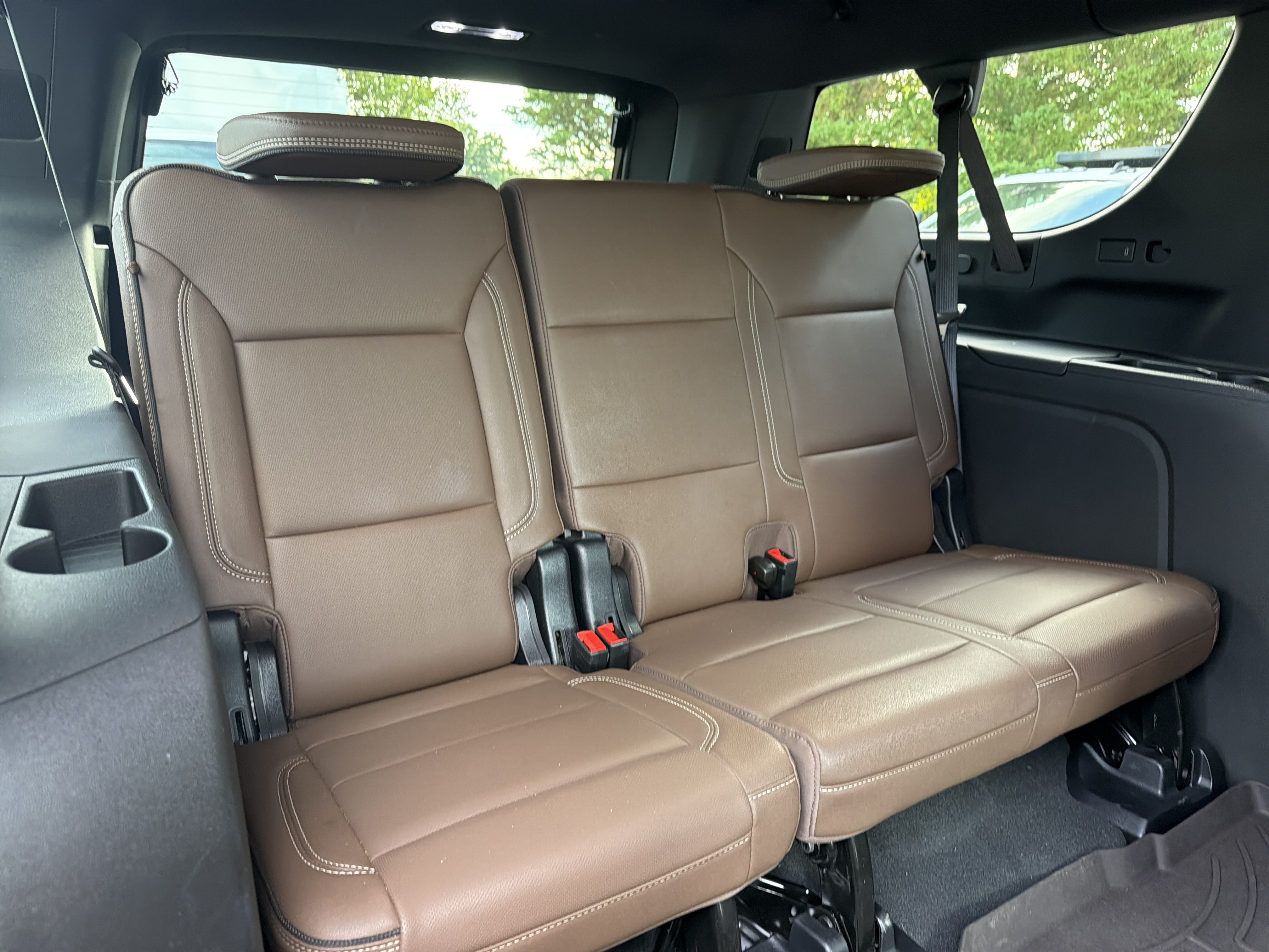 Used 2025 Chevrolet Suburban High Country w/ LPO, Get Active Package AWD/4WD image 33