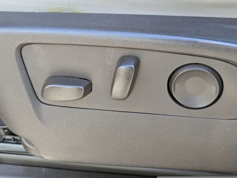 Used 2023 GMC Yukon XL SLT image 22