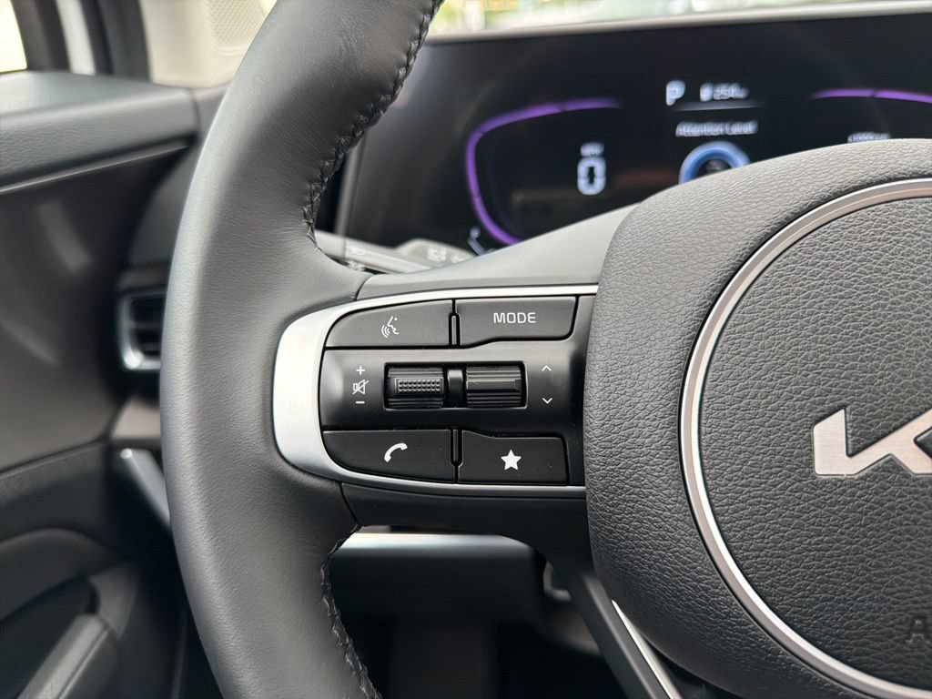 Used 2025 Kia Sportage EX FWD image 27