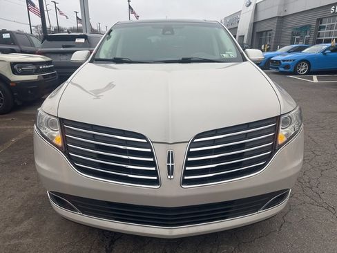 Used 2019 Lincoln MKT AWD image 2