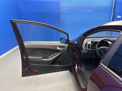 Used 2017 Kia Forte LX FWD image 9