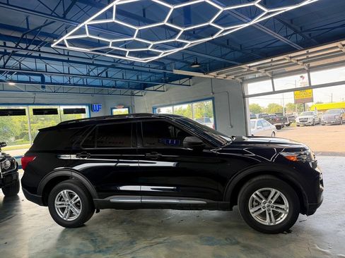 Used 2022 Ford Explorer XLT w/ Equipment Group 202A AWD/4WD image 5