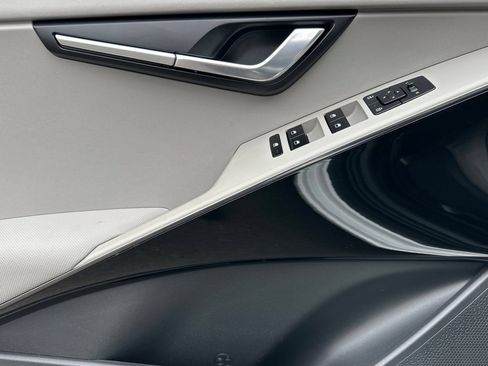 Certified 2023 Kia Niro Wind w/ Wind Preserve Package FWD image 11