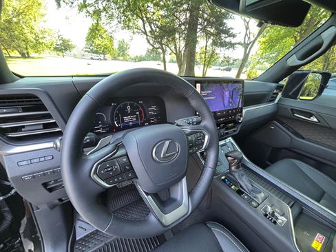 Used 2026 Lexus GX 550 w/ Accessory Package (2T) AWD/4WD image 12