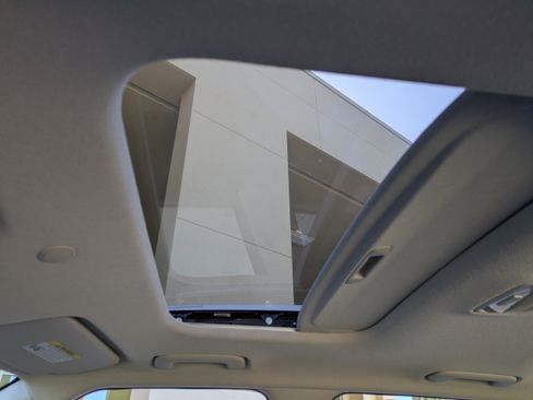 Certified 2024 Hyundai Venue SEL image 17