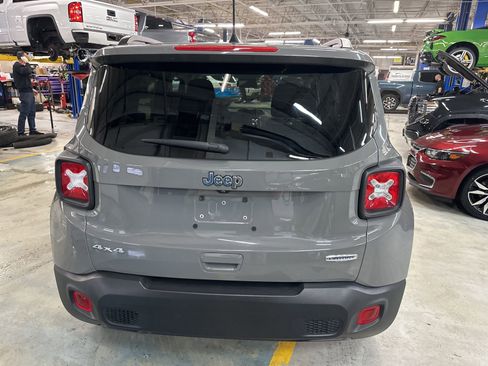 Used 2022 Jeep Renegade Latitude w/ Convenience Group AWD/4WD image 6
