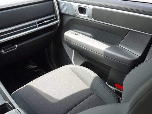 Used 2025 Hyundai Santa Fe SE FWD image 15