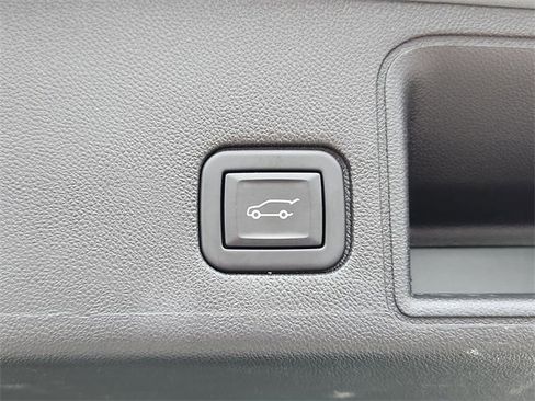 Used 2024 GMC Terrain SLT image 9