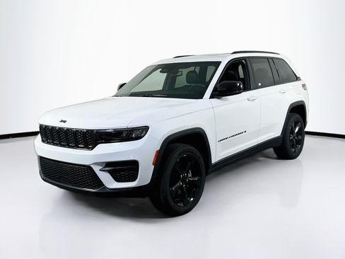 Used 2023 Jeep Grand Cherokee Altitude AWD/4WD image 1