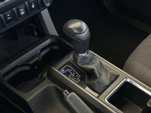 Used 2017 Toyota Tacoma TRD Off-Road image 19