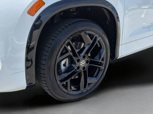 New 2026 Volkswagen Tiguan SE R-Line image 32