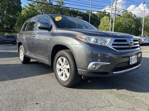 Used 2012 Toyota Highlander 4WD w/ Tech Pkg image 3