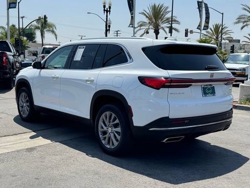 Certified 2025 Buick Enclave Preferred FWD image 4