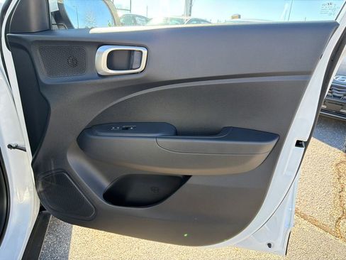 New 2026 Hyundai Venue SE image 14