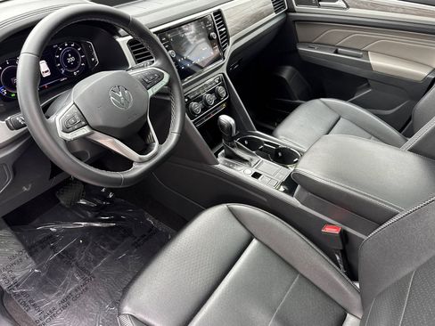 Used 2023 Volkswagen Atlas Cross Sport SE w/ Panoramic Sunroof Package FWD image 10