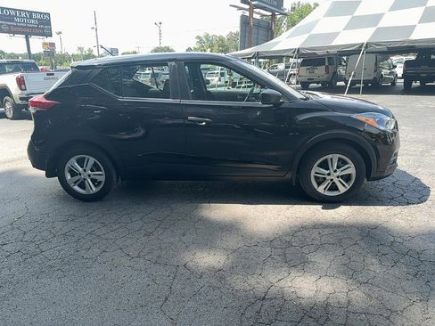 Used 2020 Nissan Kicks S image 3