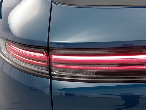 Used 2025 Porsche Cayenne image 37