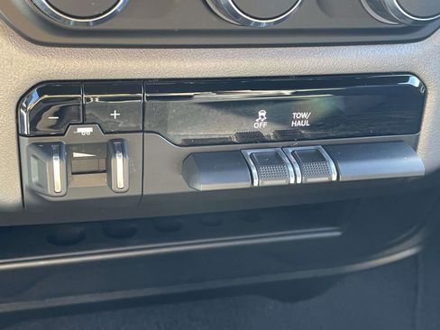 Used 2024 RAM 2500 Big Horn w/ Bed Utility Group image 5