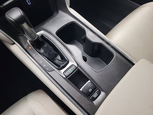 Used 2018 Honda Accord LX image 26