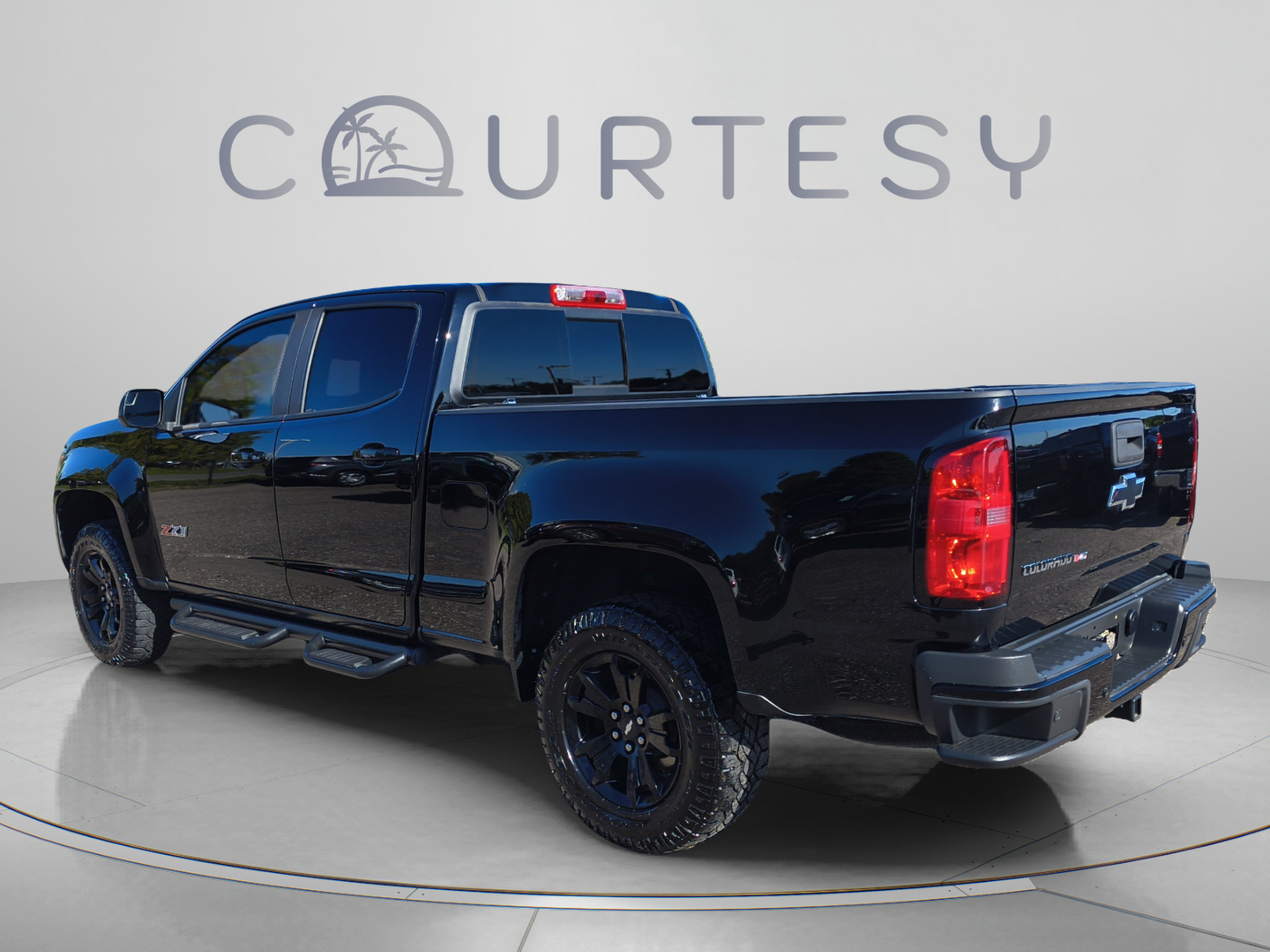 Used 2020 Chevrolet Colorado Z71 w/ Z71 Midnight Edition AWD/4WD image 3