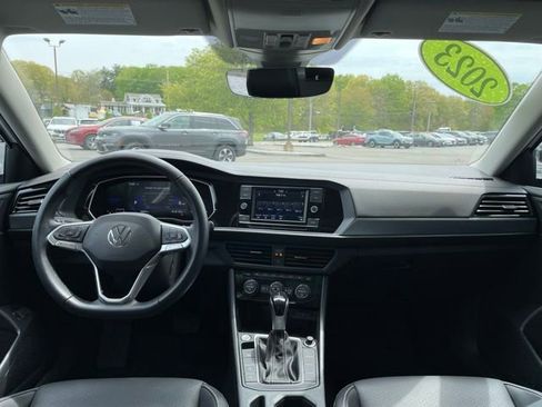 Used 2023 Volkswagen Jetta SE w/ Panoramic Sunroof Package FWD image 13